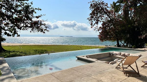 Conforzi Lake House and Beach House — photograph 6 of 7