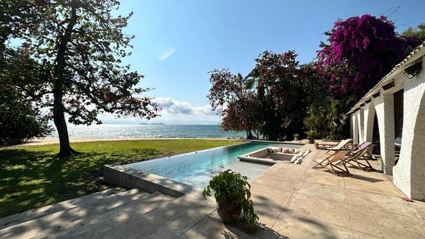 Conforzi Lake House and Beach House — photograph 2 of 7